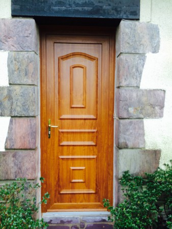 Changement de porte d'entrée en PVC chêne doré à Baulon 35580 Ille et Vilaine